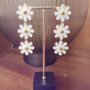 Oorbellen triple flower - Wit