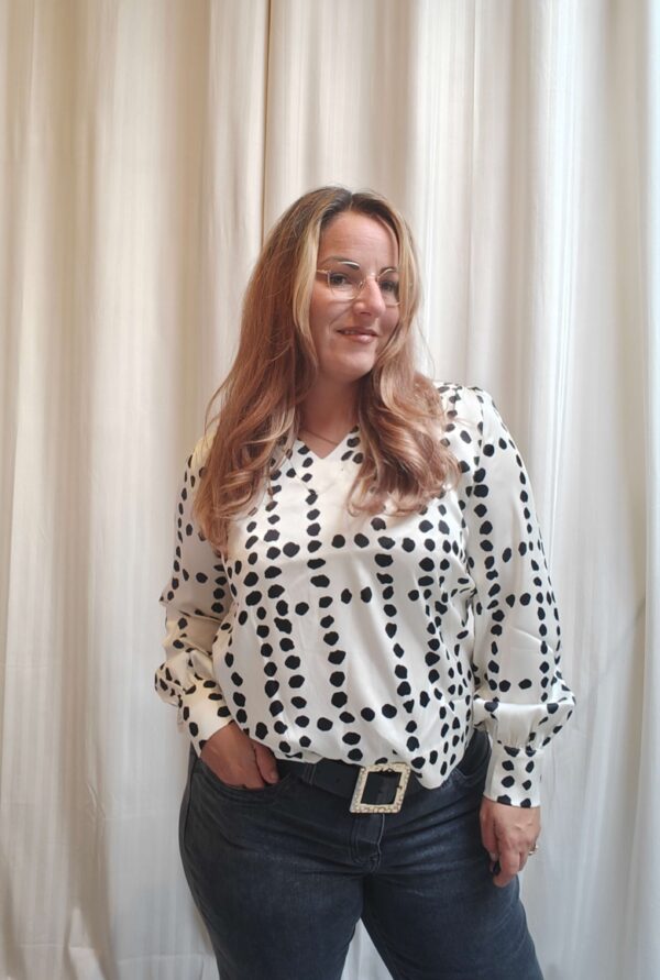 Satin stippeltjes blouse