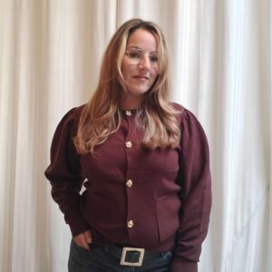 Vest met bloemen knopen