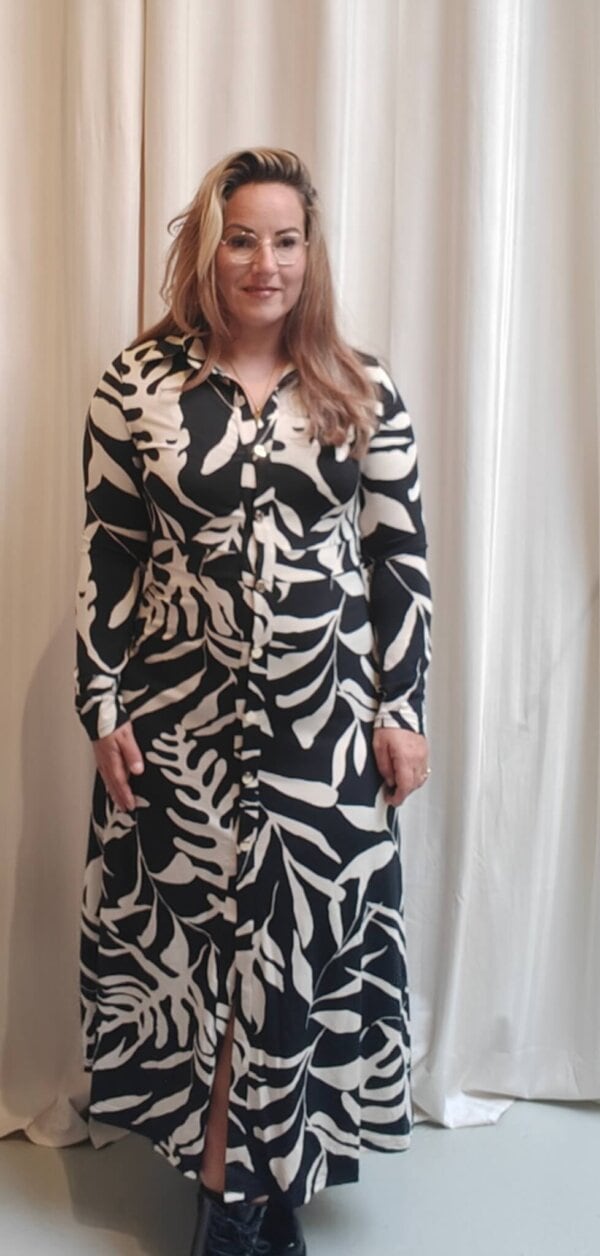 Zwarte maxi jurk met print | By Swan