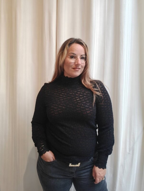 Kanten top met hartjes motief | Zwart