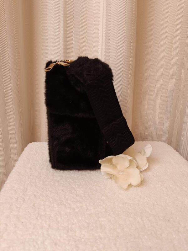 Telefoontasje faux fur | Zwart