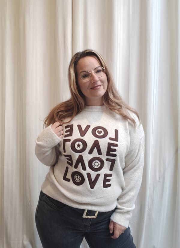 Beige trui LOVE